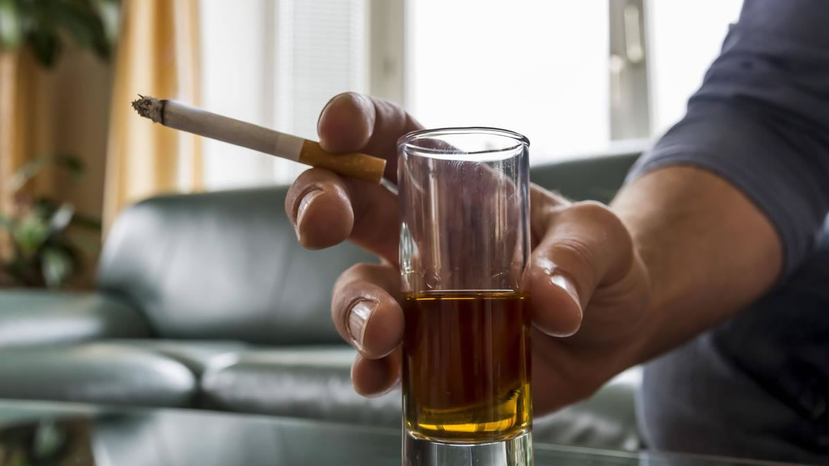 Alcohol & Smoking: When Do You Start Risking Cancer?