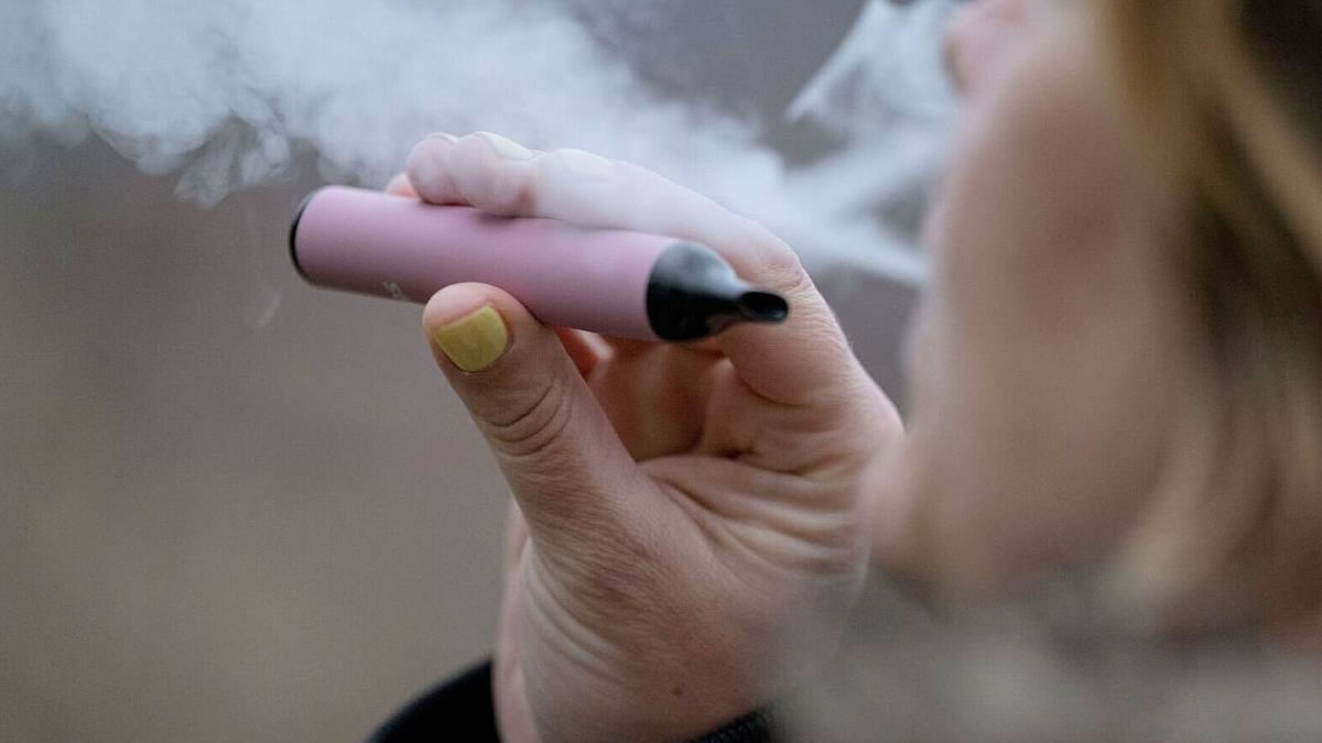 Vaping vs. Smoking: Cancer Risk & Dual Use Dangers