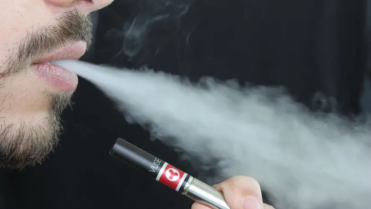 Vaping vs. Cigarettes: Which One Is More Harmful?
